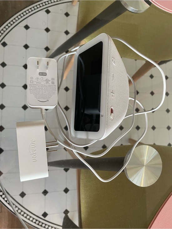Amazon Other - Amazon Echo Show in Glacier White with Smart Plug